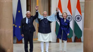 Antóni Costa, Narendra Modi and Ursula von der Leyen celebrate the conclusion of the trade agreement between the EU and China