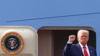 US President Donald Trump waves from Air Force One in South Korea before heading to Washington.